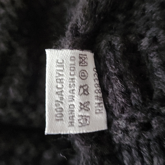 C.C winter hat with open top for ponytail. - Picture 7 of 7